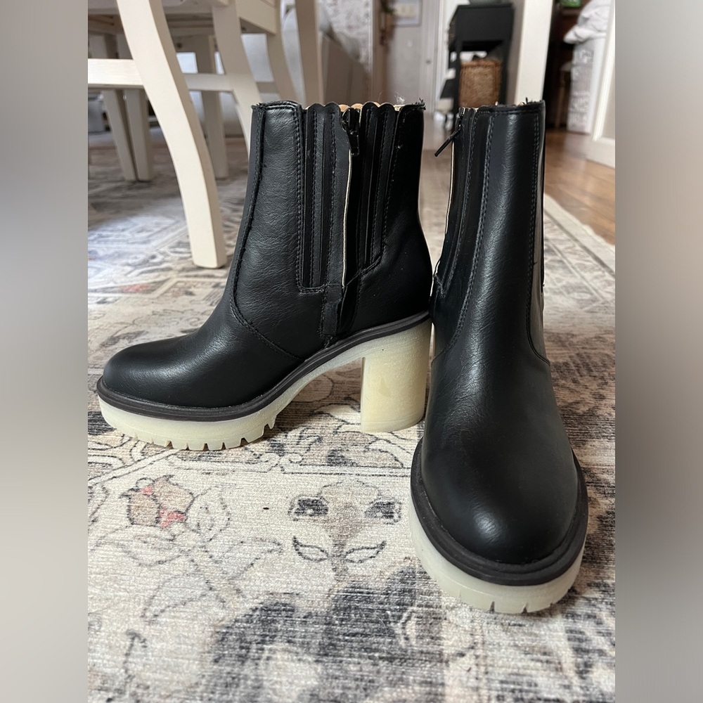 Oasis Society Black Leather Anastasia Booties…Size 6.5…NWOT